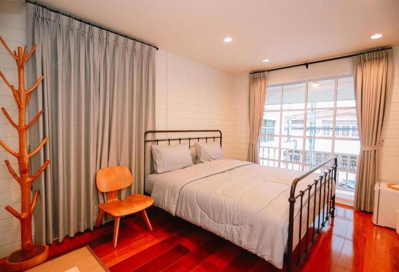 バルコニー付きデラックスルーム, Chertel Poshtel