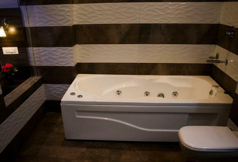 标准间, Kings Regency