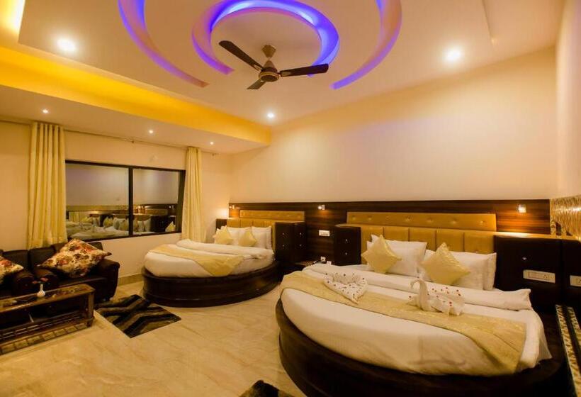 家庭间, Kings Regency