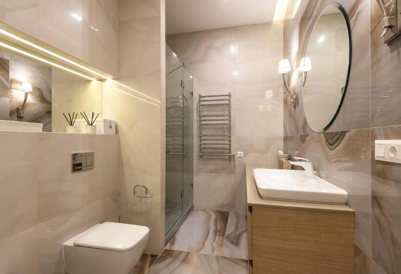 家庭套房, Kings Regency