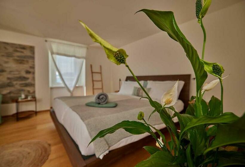 Junior Suite Erkéllyel, Osteria Manciana Con Alloggio Monte Generoso