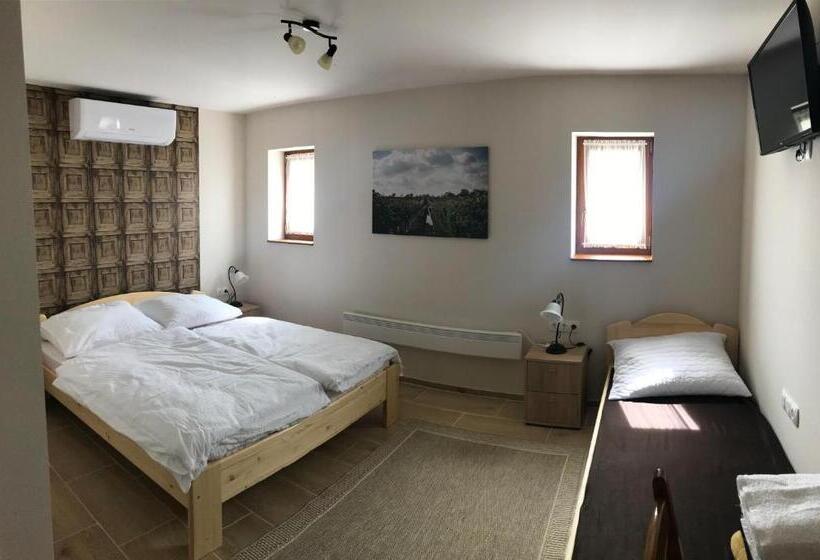 スタンダードトリプルルーム, Berger Pince és Vendégház