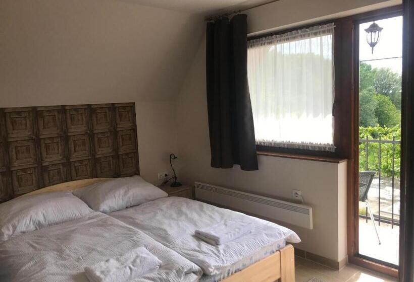 غرفة عائلية, Berger Pince és Vendégház