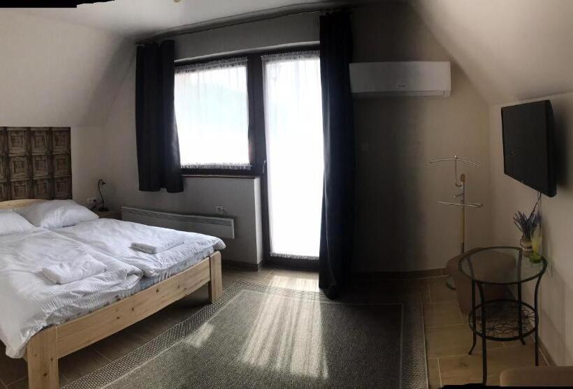 חדר משפחתי, Berger Pince és Vendégház