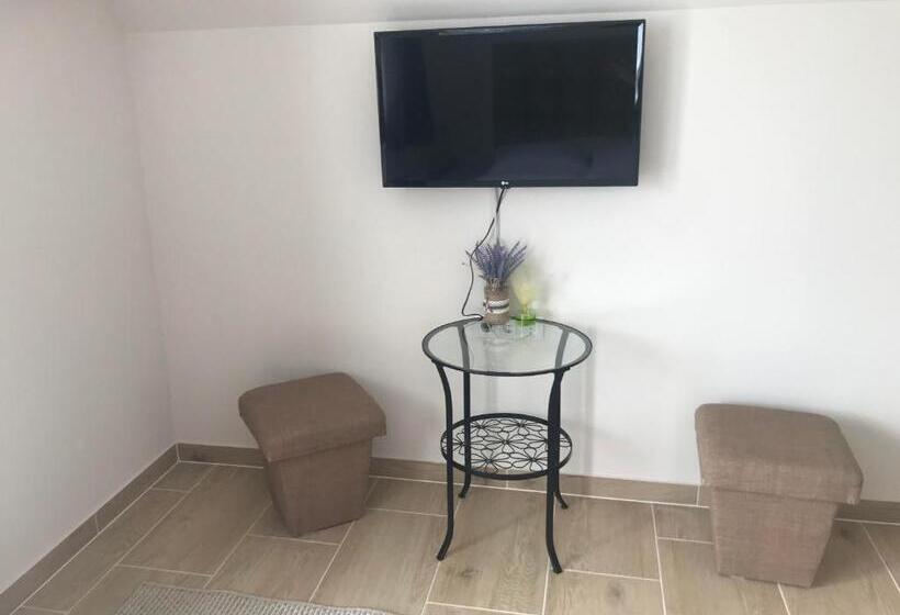 غرفة عائلية, Berger Pince és Vendégház