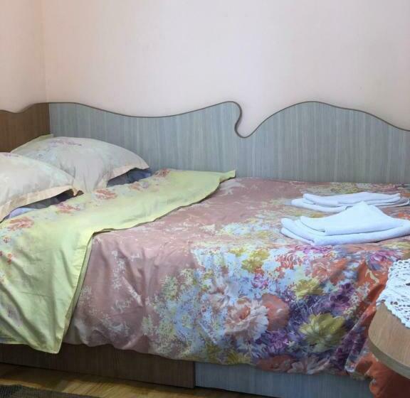 スタンダードルーム, Casuta Bunicilor Isverna