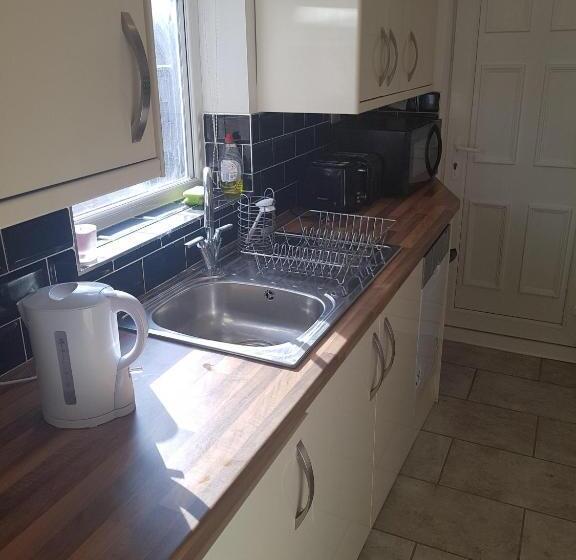חדר אקונומי, En Suite Bedrooms, Heaton, Newcastle