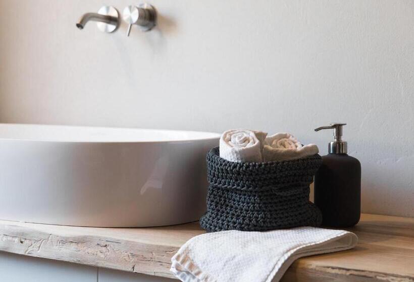 Standard room with outdoor bath, Relais Poggio Pagnan