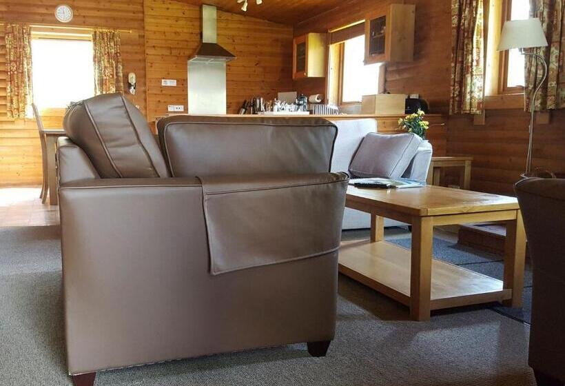 Дом 2 Спальни, Pantglas Hall Lodges