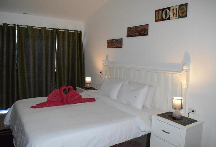 스탠다드 스튜디오 바다 전망, The Beachhouse