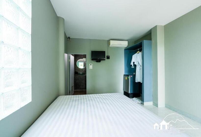 标准工作室, Sichang Marina Resort