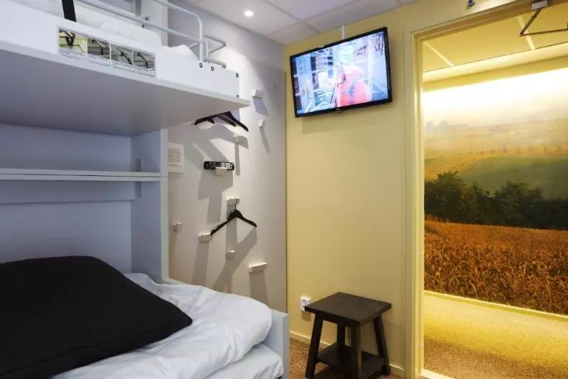 Standard Neljän Hengen Huone, Comfort Hotel City