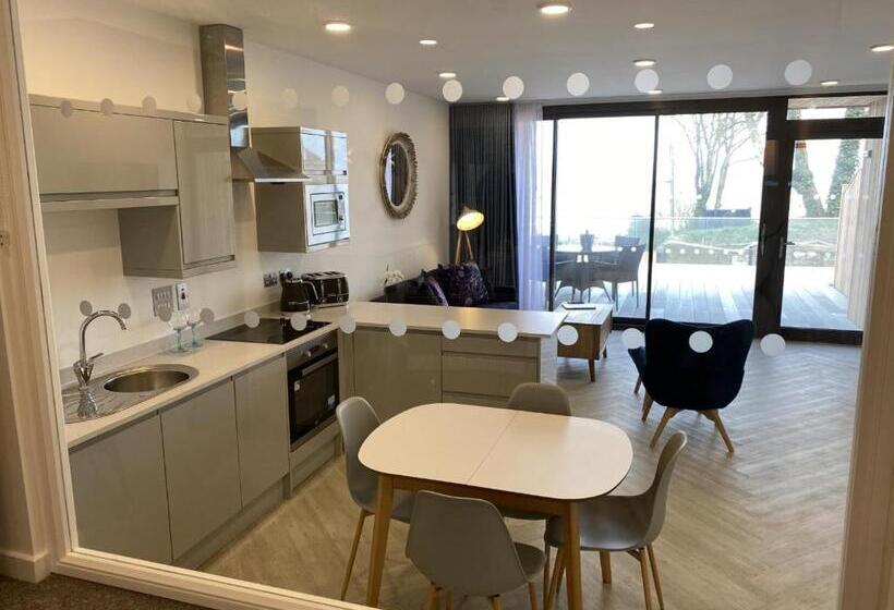 דירת חדר נוף לים, Berry Head