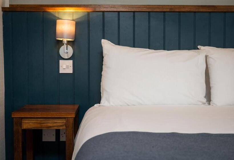 Camera Standard, Cocked Hat By Greene King Inns