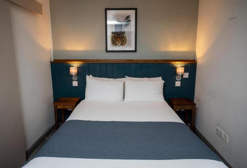 Camera Standard, Cocked Hat By Greene King Inns