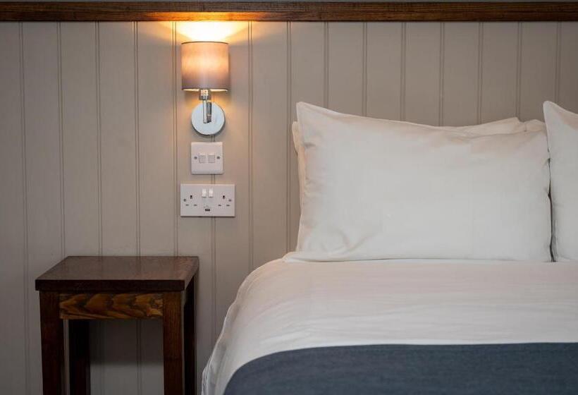 Camera Familiare, Cocked Hat By Greene King Inns