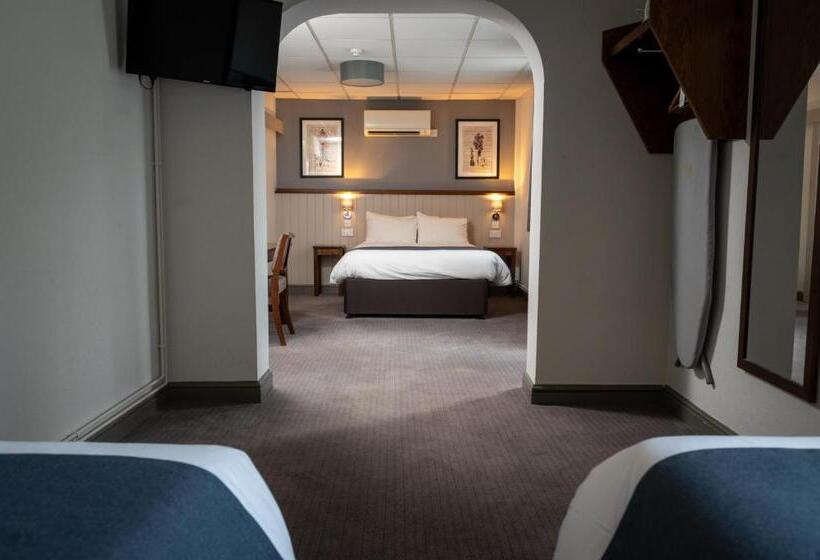 Camera Familiare, Cocked Hat By Greene King Inns