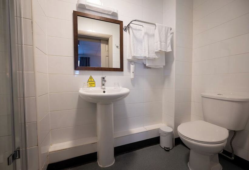 Camera Familiare, Cocked Hat By Greene King Inns