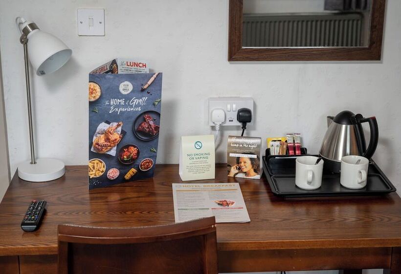 Camera Familiare, Cocked Hat By Greene King Inns