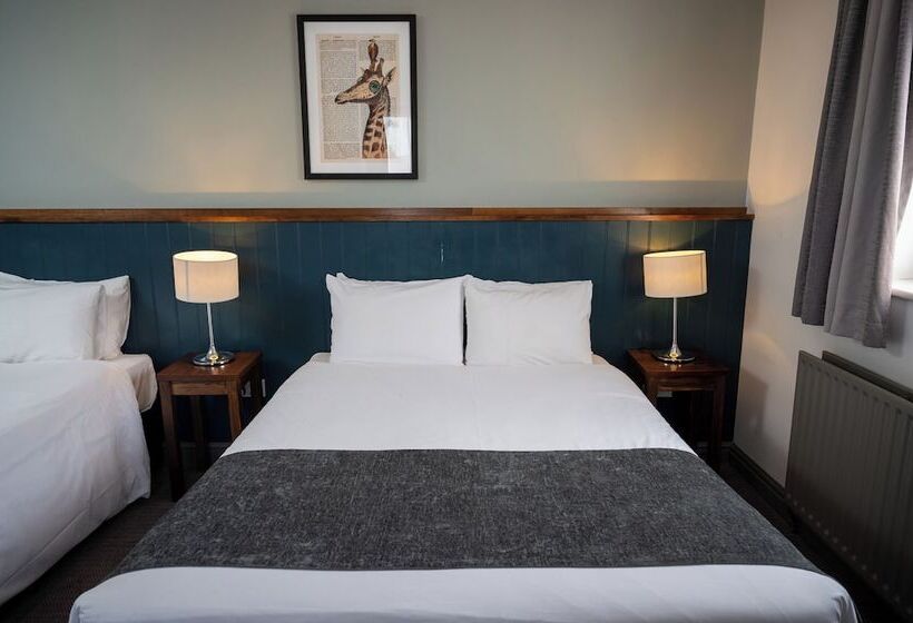 Camera Familiare, Cocked Hat By Greene King Inns