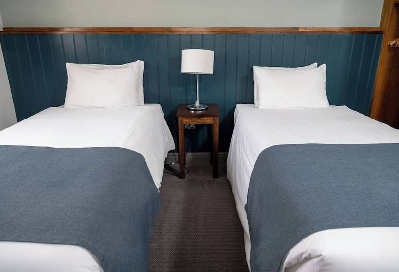 Camera Familiare, Cocked Hat By Greene King Inns