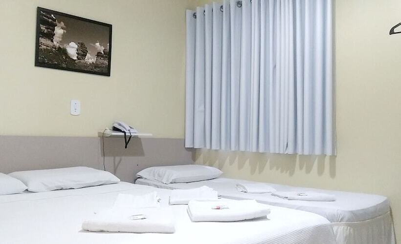 スタンダードトリプルルーム, Hub