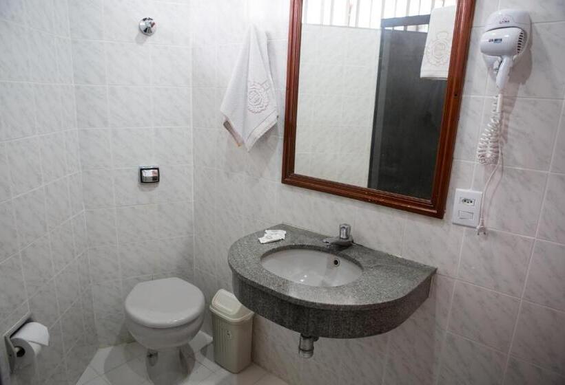 Standard Enkeltværelse, Kafé