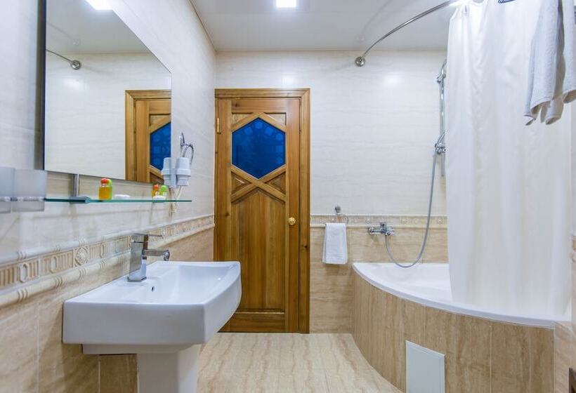 חדר סטנדרט לשלושה, Kukaldosh Boutique