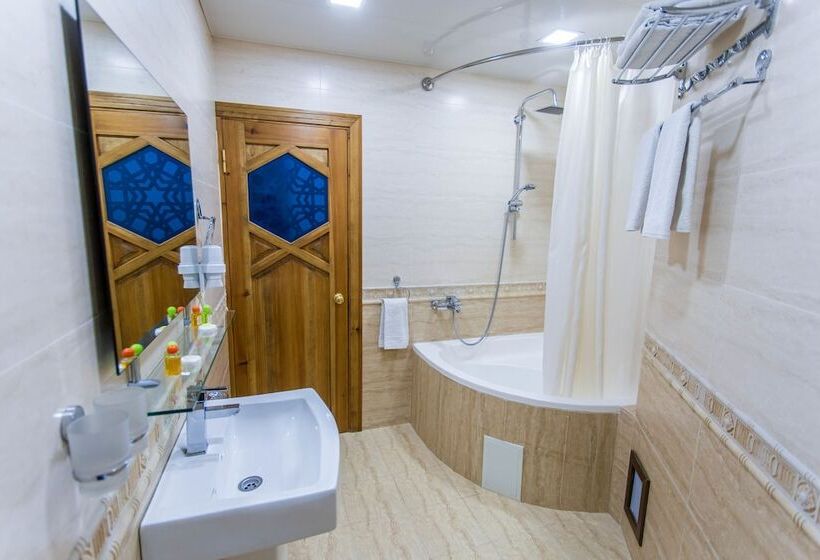 اتاق استاندارد سه نفره, Kukaldosh Boutique