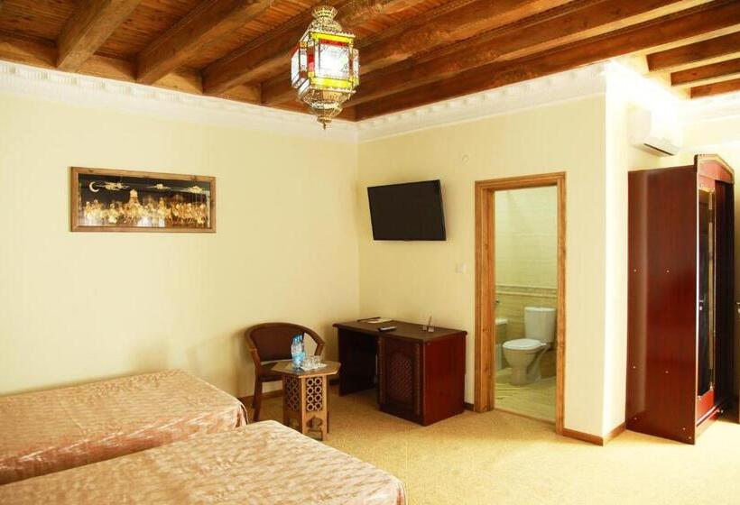 اتاق استاندارد سه نفره, Kukaldosh Boutique