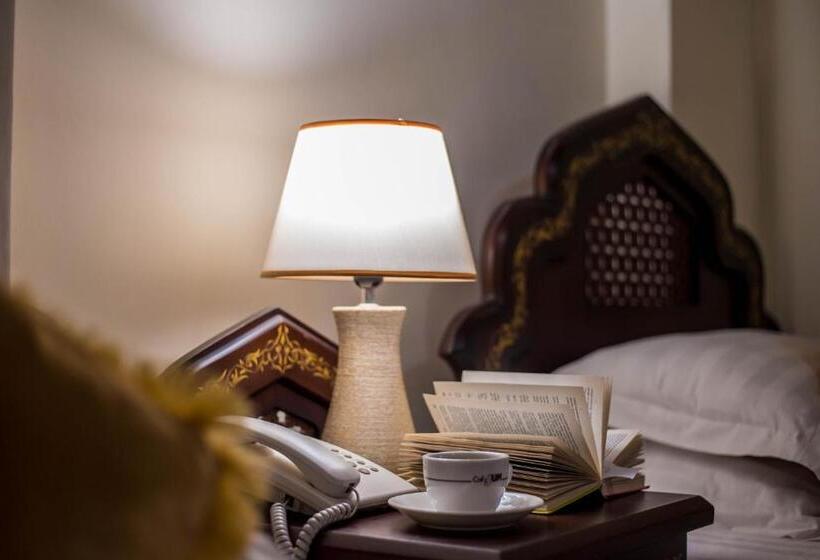 חדר סופריור, Kukaldosh Boutique