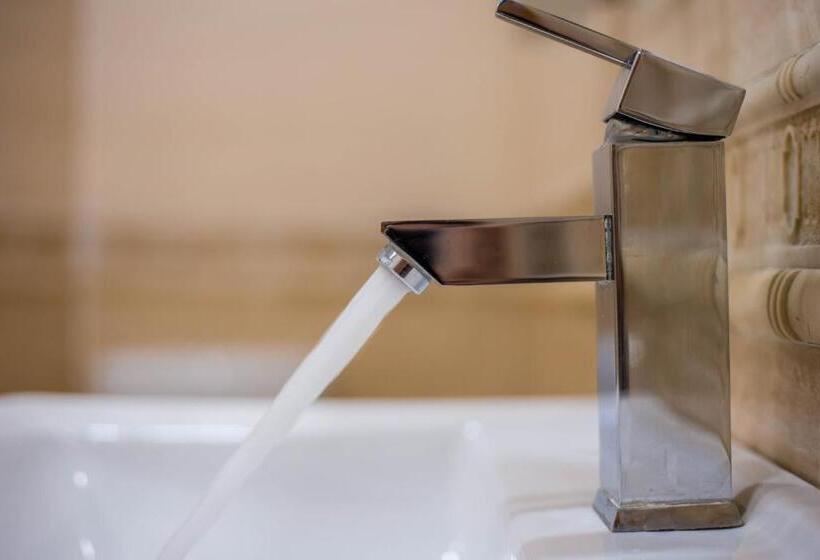 חדר דלוקס, Kukaldosh Boutique