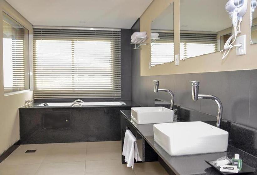 Номер Deluxe Кровать Кинг, M Tower