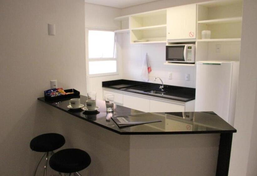 Номер Deluxe Кровать Кинг, M Tower