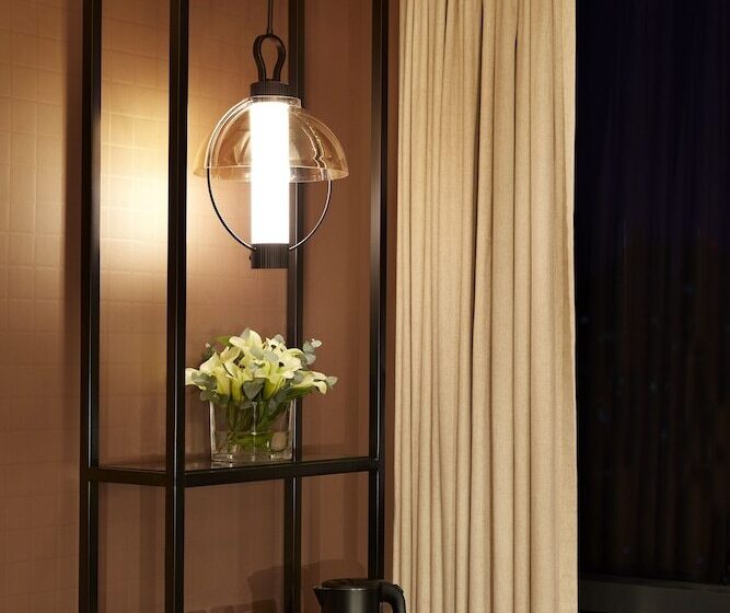 Deluxe Room, Momentus Hotel Alexandra