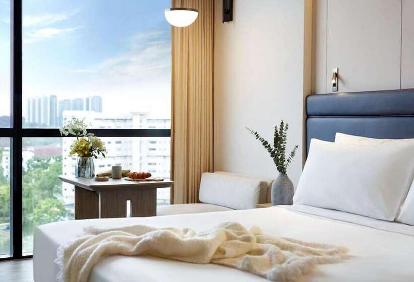 Deluxe Room, Momentus Hotel Alexandra