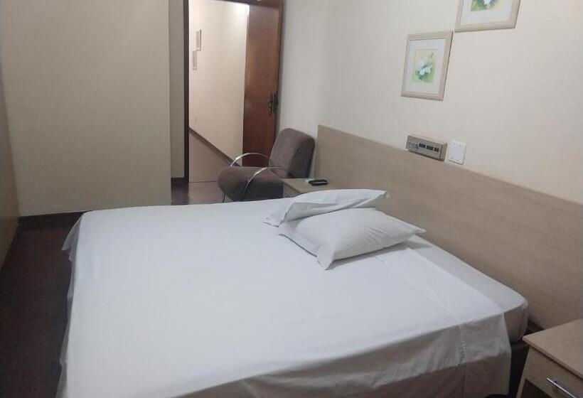 标准间, Plaza Suite