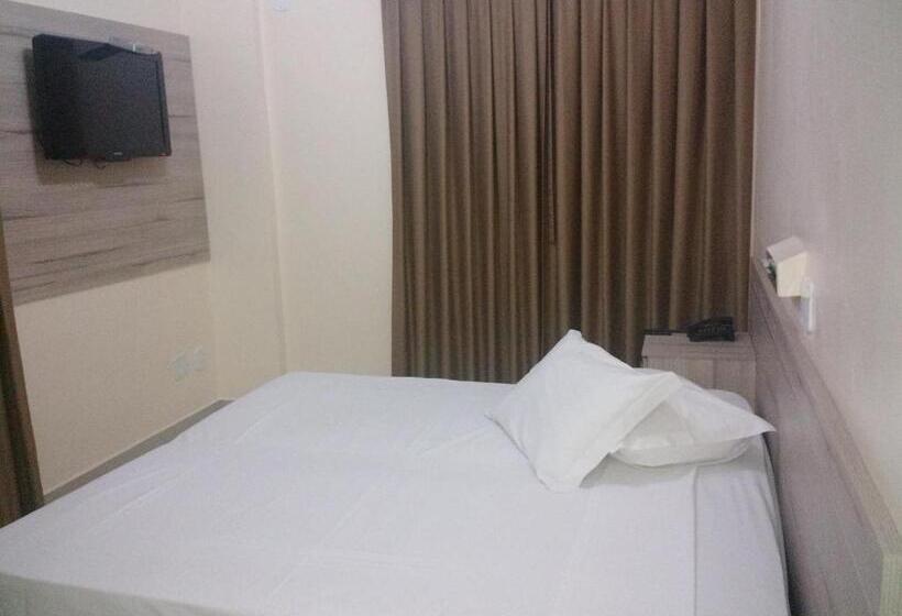 标准三人间, Plaza Suite