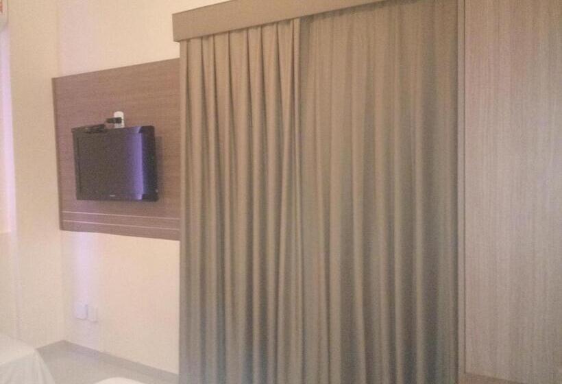 四人标准间, Plaza Suite