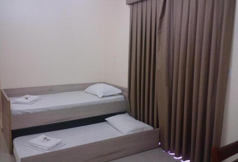 四人标准间, Plaza Suite