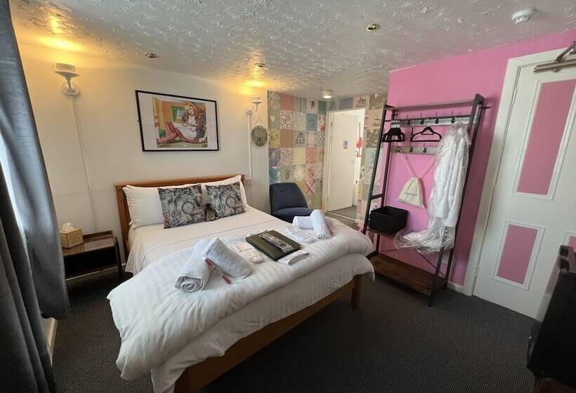 Семейный Номер, Raffles