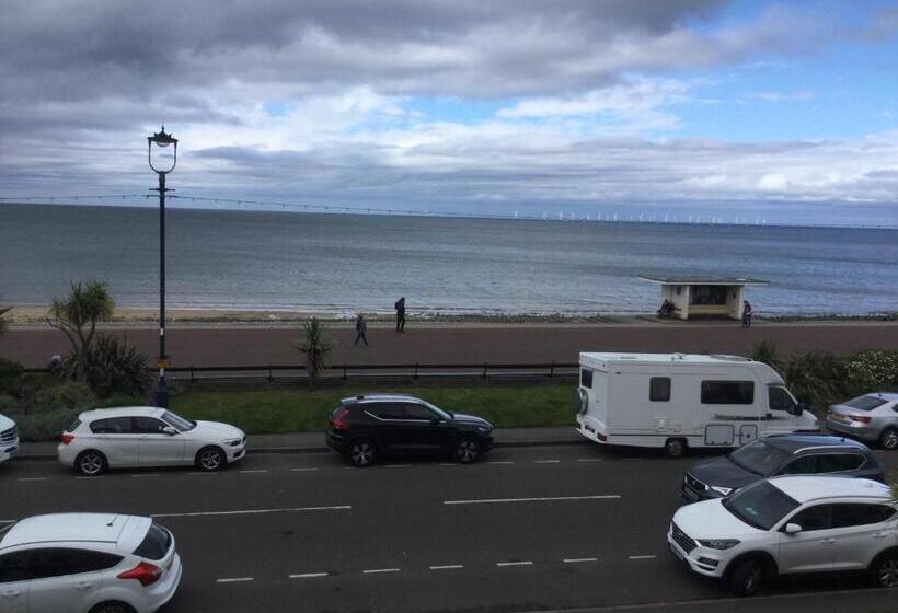 Номер Стандарт Вид на Море, The Trevone, Llandudno