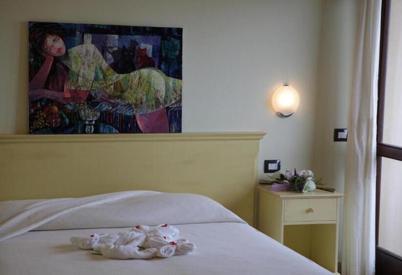 Номер Стандарт Вид на Сад, Torre