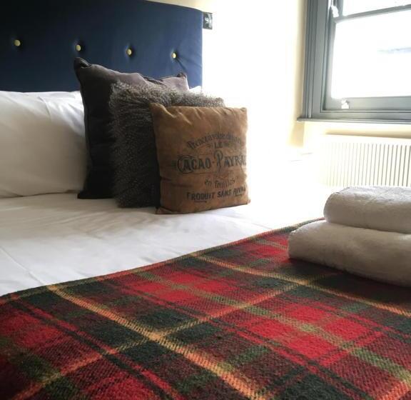 标准间, Worplesdon Place