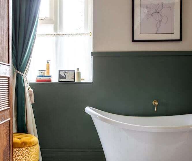 חדר סופריור, Worplesdon Place