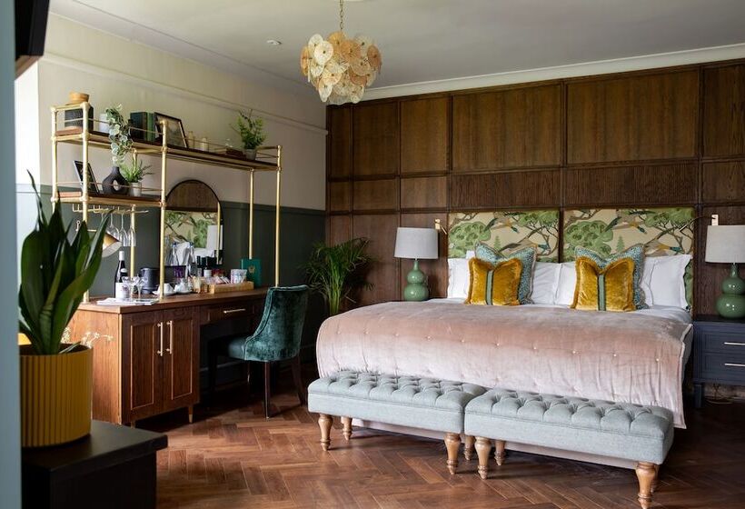 חדר סופריור, Worplesdon Place