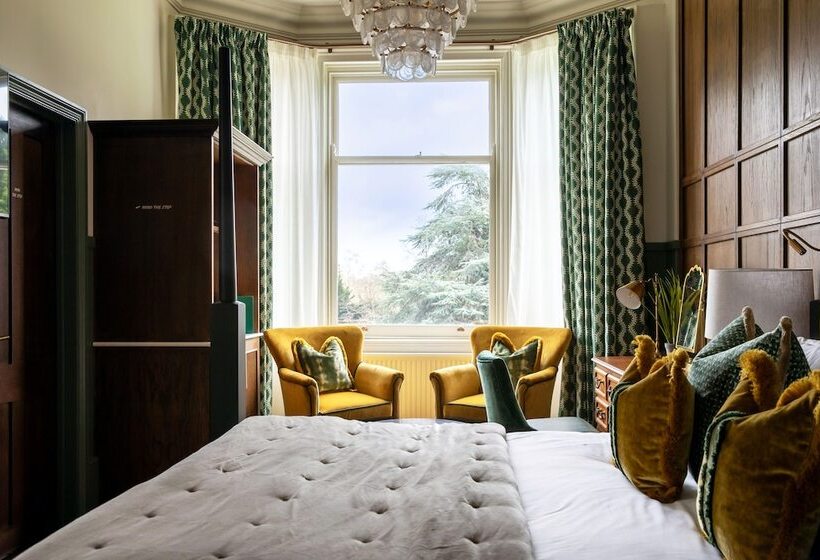 高级大房间, Worplesdon Place