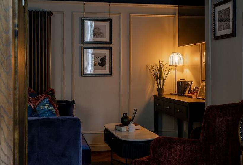 غرفة قياسية, Worplesdon Place