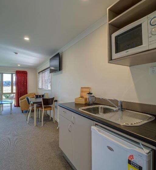 수피리어 스튜디오, Hanmer Springs Retreat