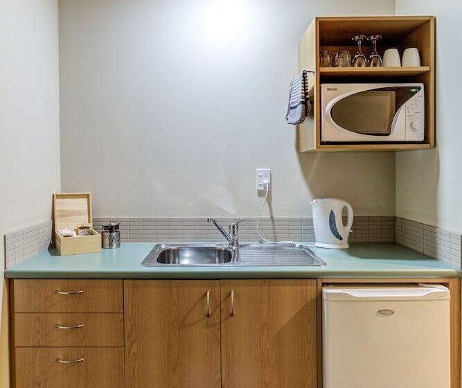 이그제큐티브 스튜디오, Hanmer Springs Retreat